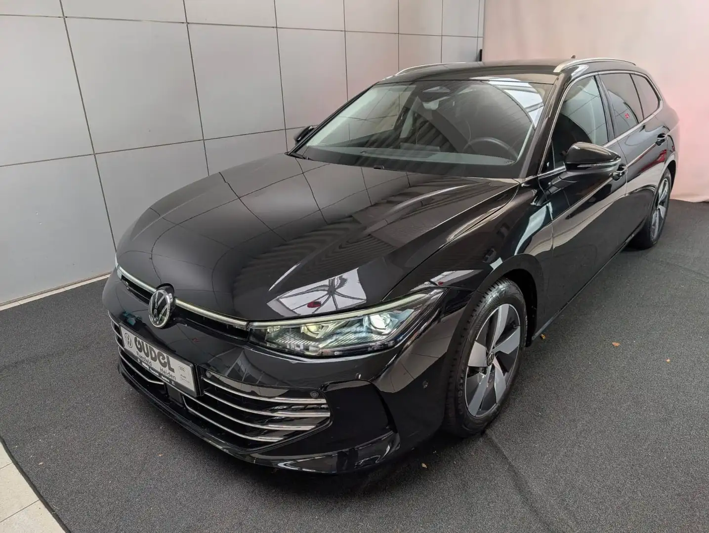 Volkswagen Passat Variant Passat 2.0 TDI Elegance AHK IQ Nav App Zwart - 1