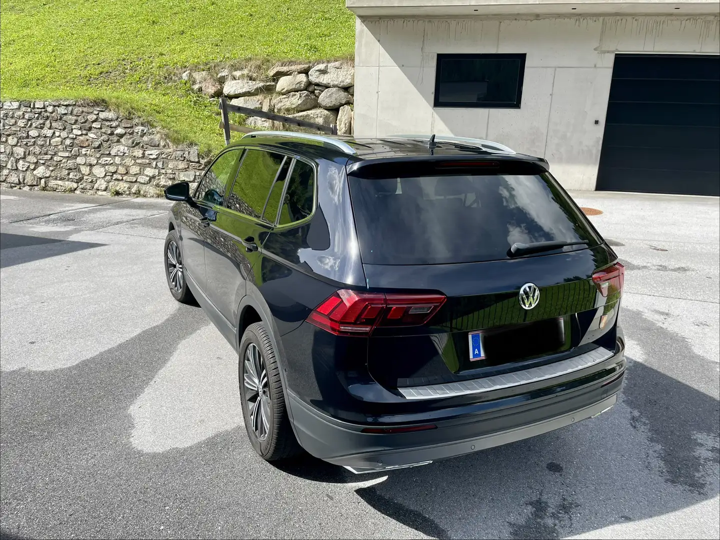 Volkswagen Tiguan Allspace 2,0 TDI SCR 4Motion Comfortline DSG Schwarz - 2