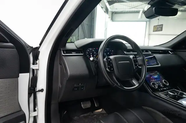 Land Rover Range Rover Velar view 10