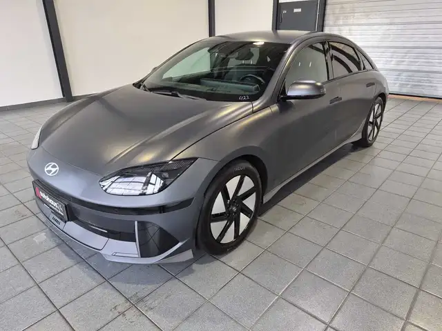 Hyundai Ioniq 6 view 3