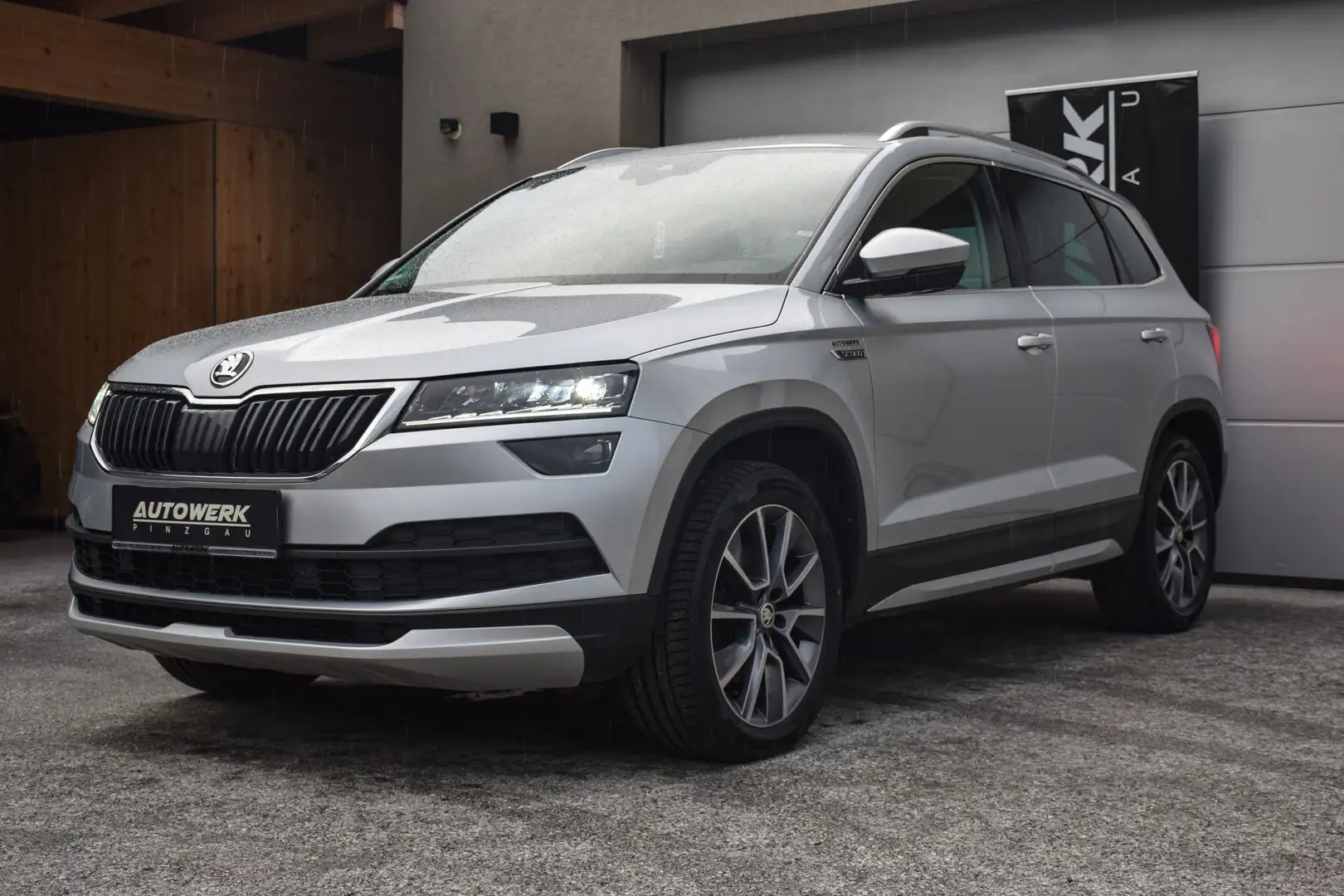 Skoda Karoq Karoq 2,0 TDI SCR 4x4 Scout DSG Silber - 1