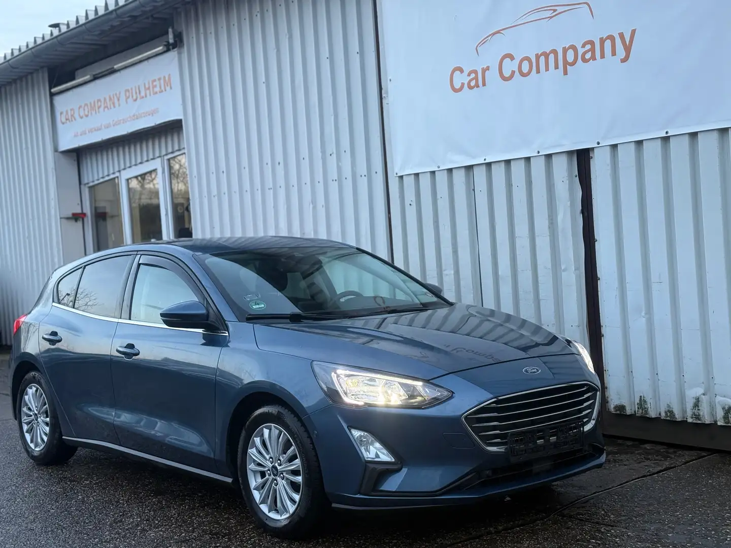 Ford Focus Titanium *1.Hand*Top Ausstattung*Kamera*AHK Blau - 1