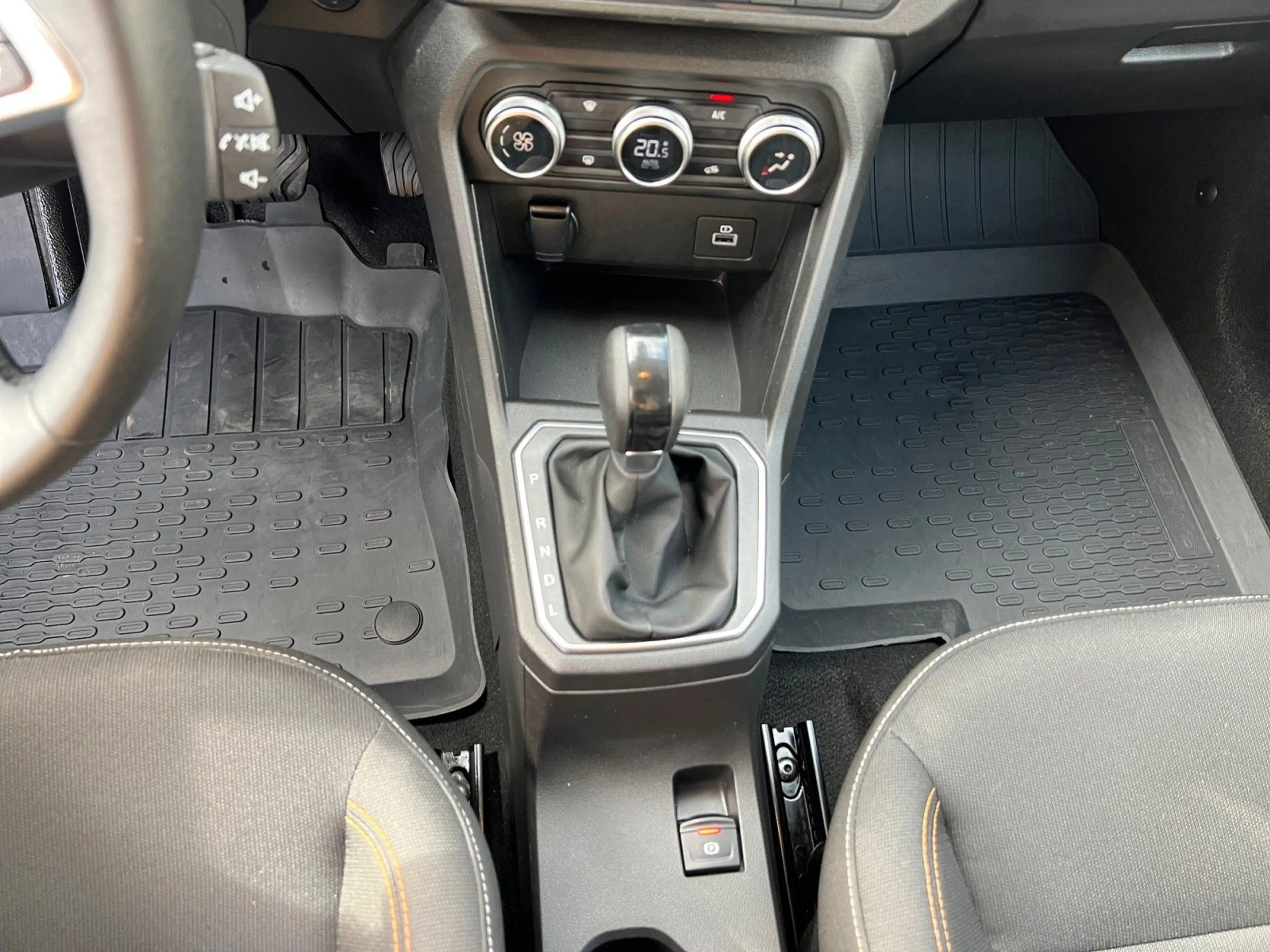 Dacia Sandero III 1.0 TCe 90 Stepway Comfort AHK SHZ — photo 14