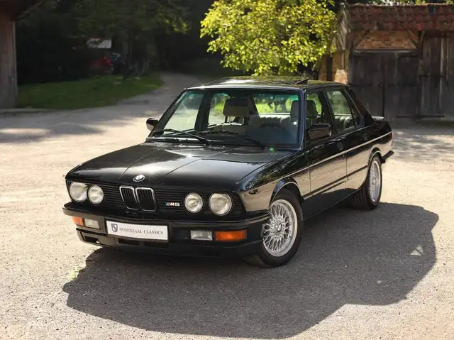 BMW M5 E28