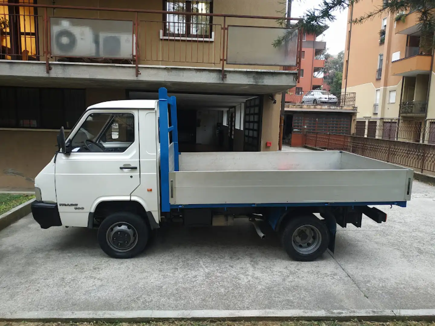 Nissan Trade 3.0 diesel PM-TB Cabinato Blanco - 2