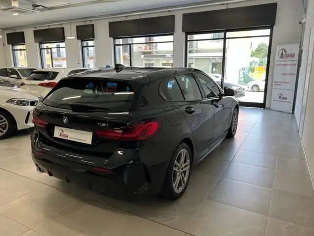 BMW 1 Series view 4