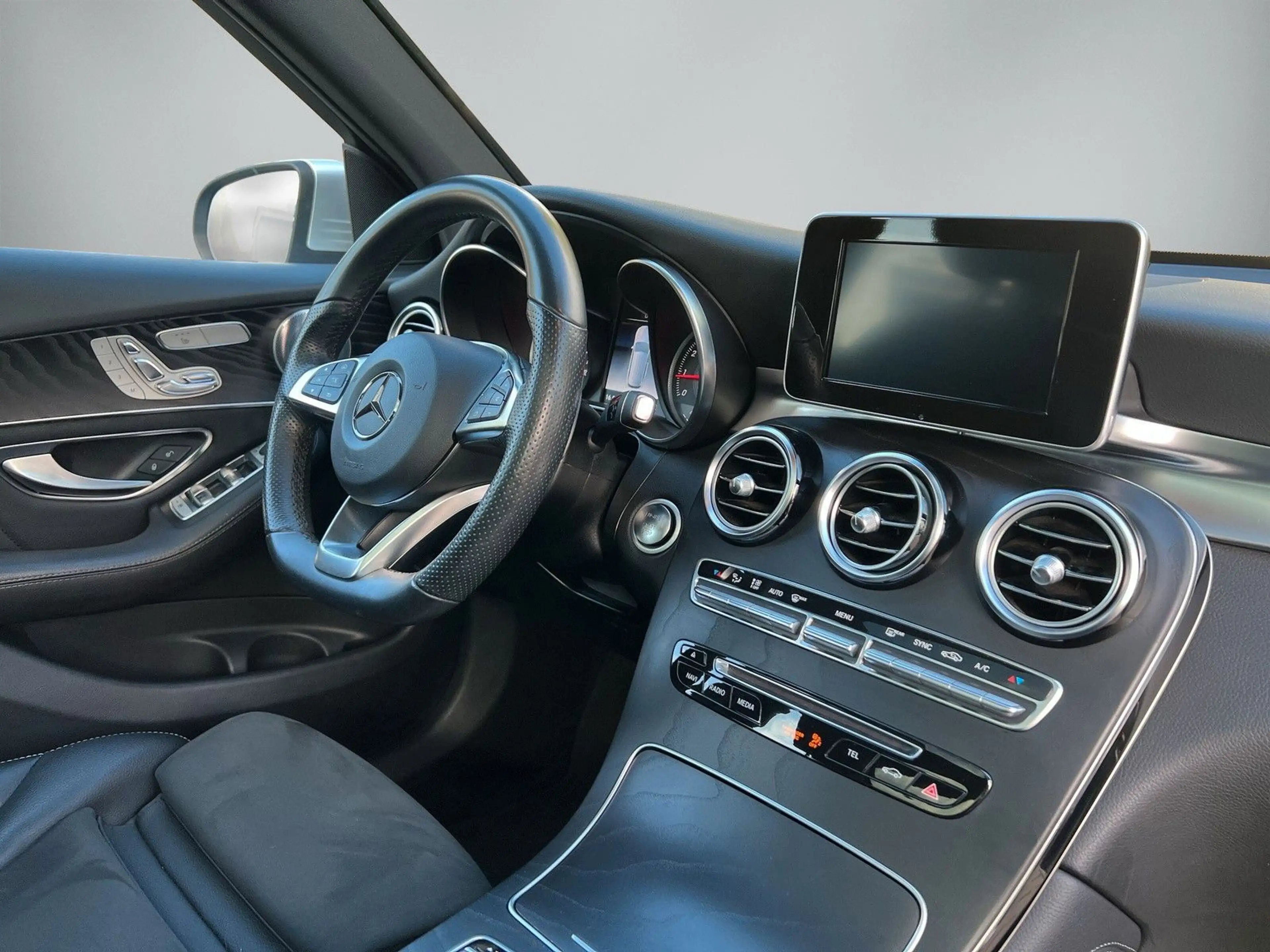Mercedes-Benz GLC 250 GLC250 4Mat. AMG/BURM./DISTR./R-KAM/AHK/PANO/LED — photo 12