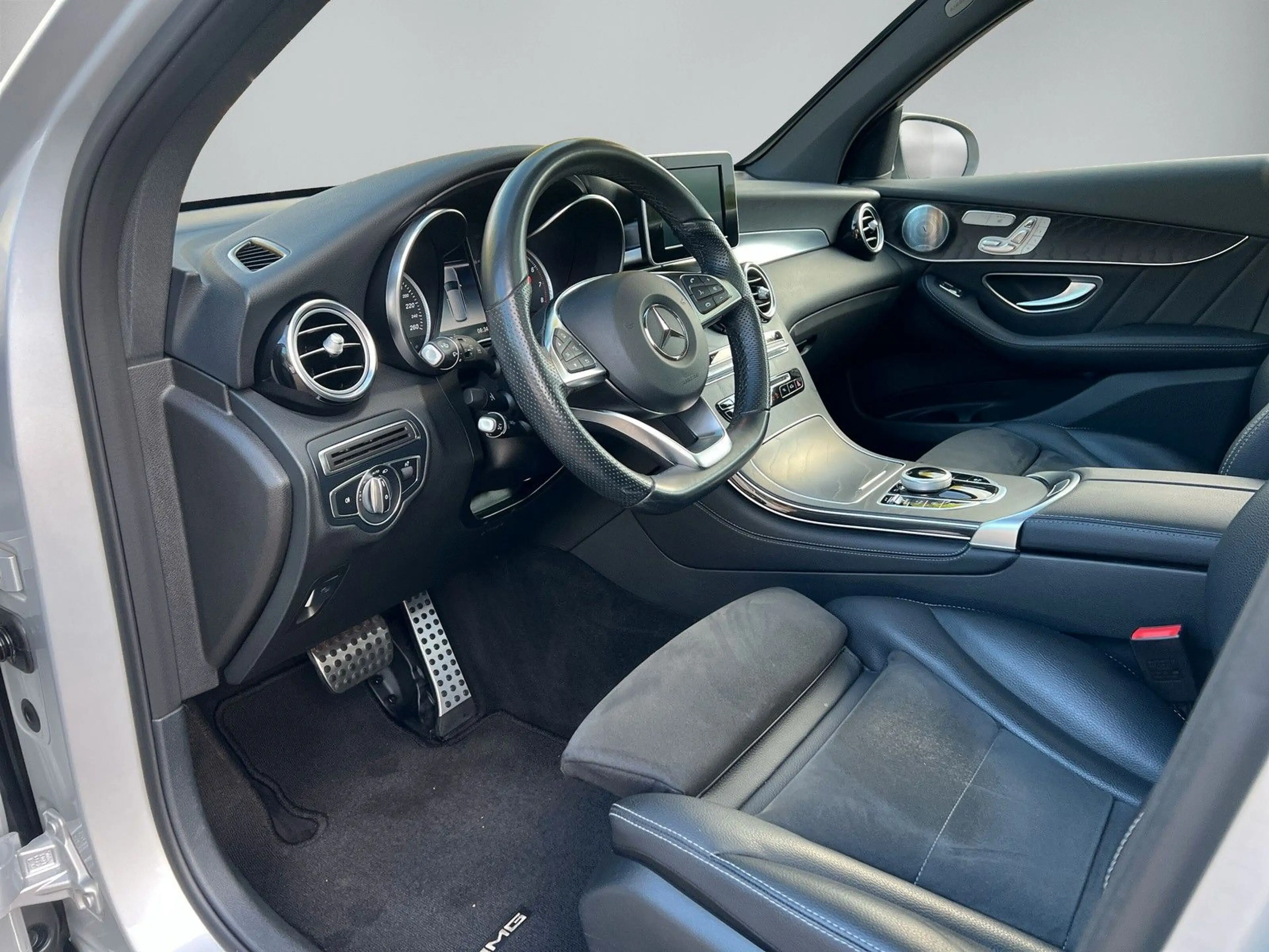 Mercedes-Benz GLC 250 GLC250 4Mat. AMG/BURM./DISTR./R-KAM/AHK/PANO/LED — photo 15