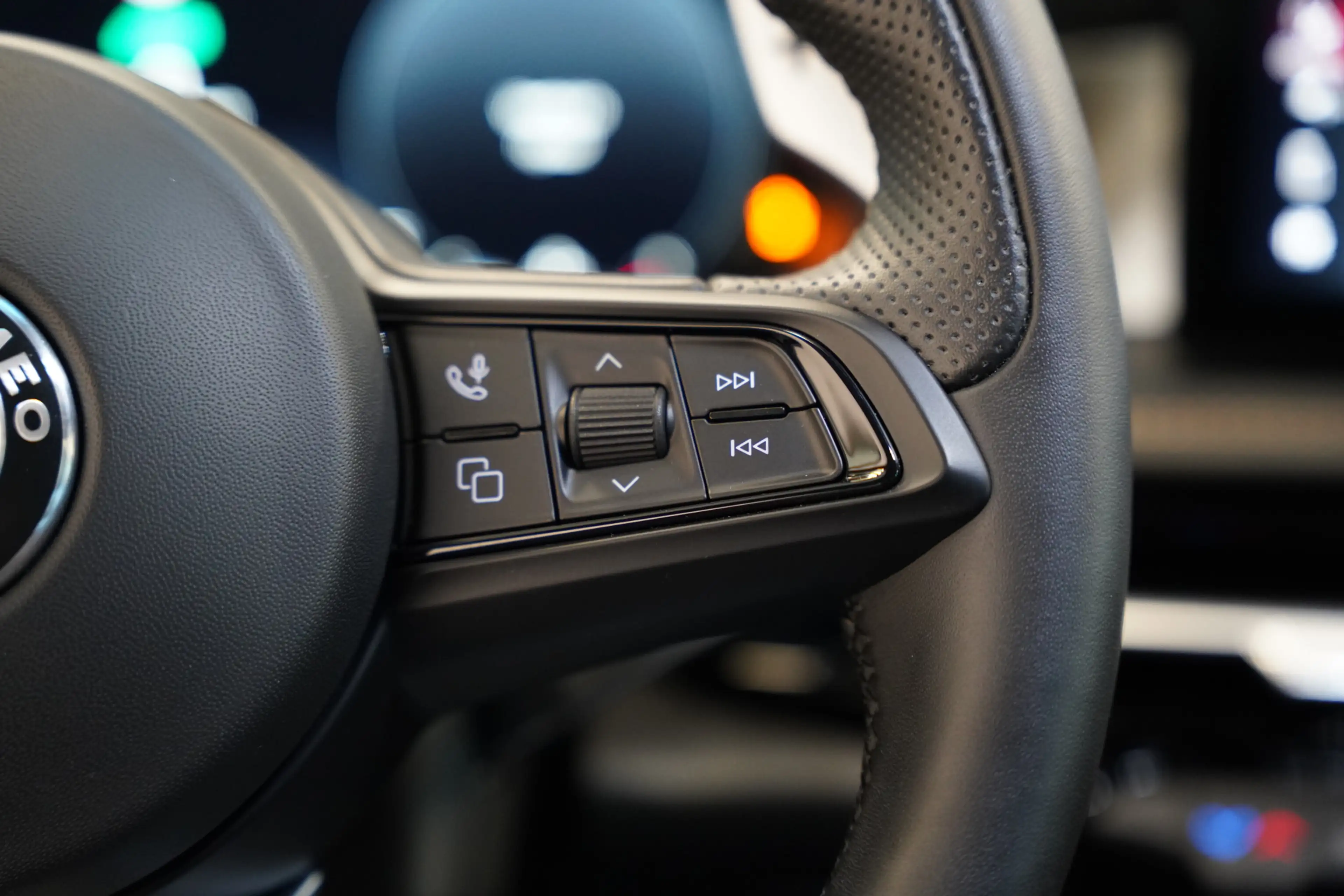 Alfa Romeo Tonale 1.5T Hybrid Sprint ACC PDC 360 Camera Leder NAP! — photo 9