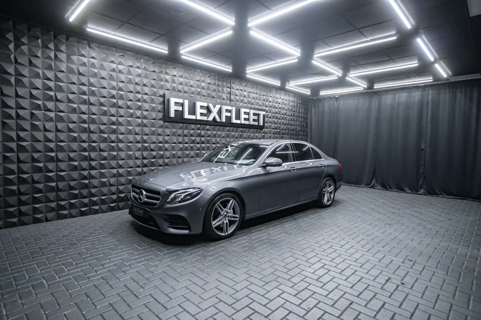 Mercedes-Benz E 220 d AMG/Widescreen/ 360c/LED/ Grau - 1