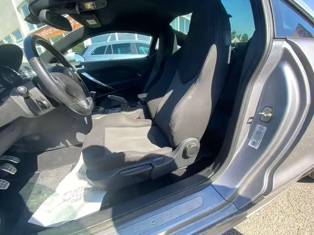 Peugeot RCZ view 5