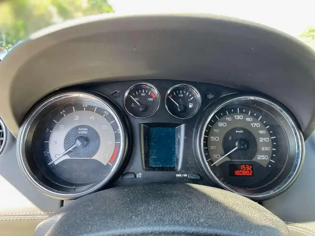 Peugeot RCZ view 9