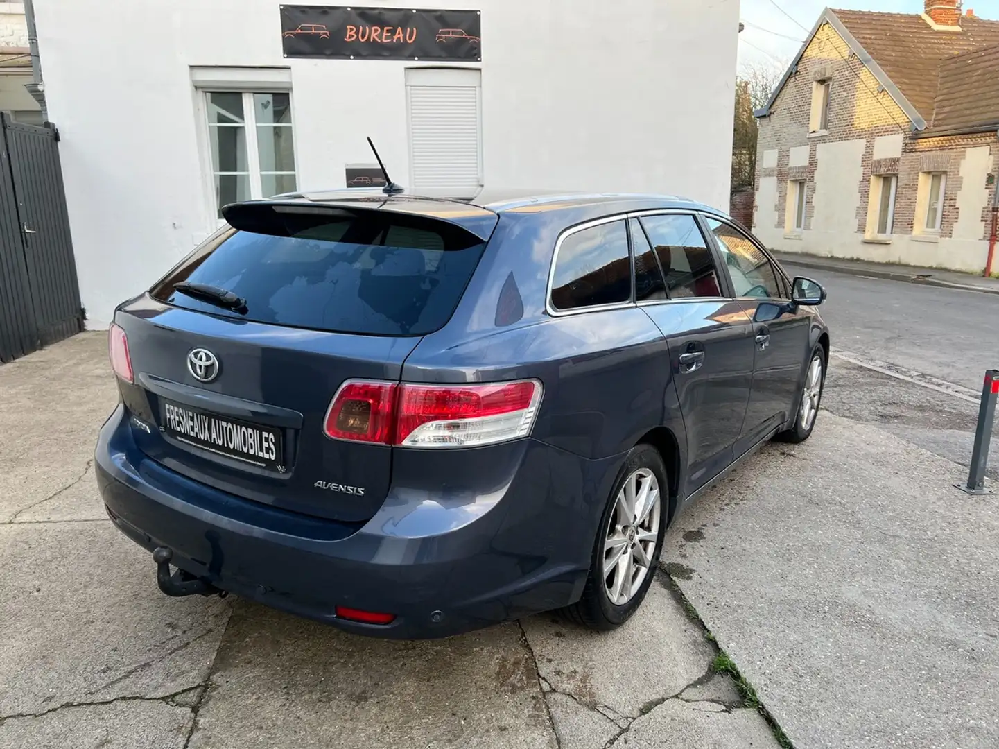 Toyota Avensis III SW 150 D-CAT 9CV SKYVIEW EDITION BVA6 Gris - 2