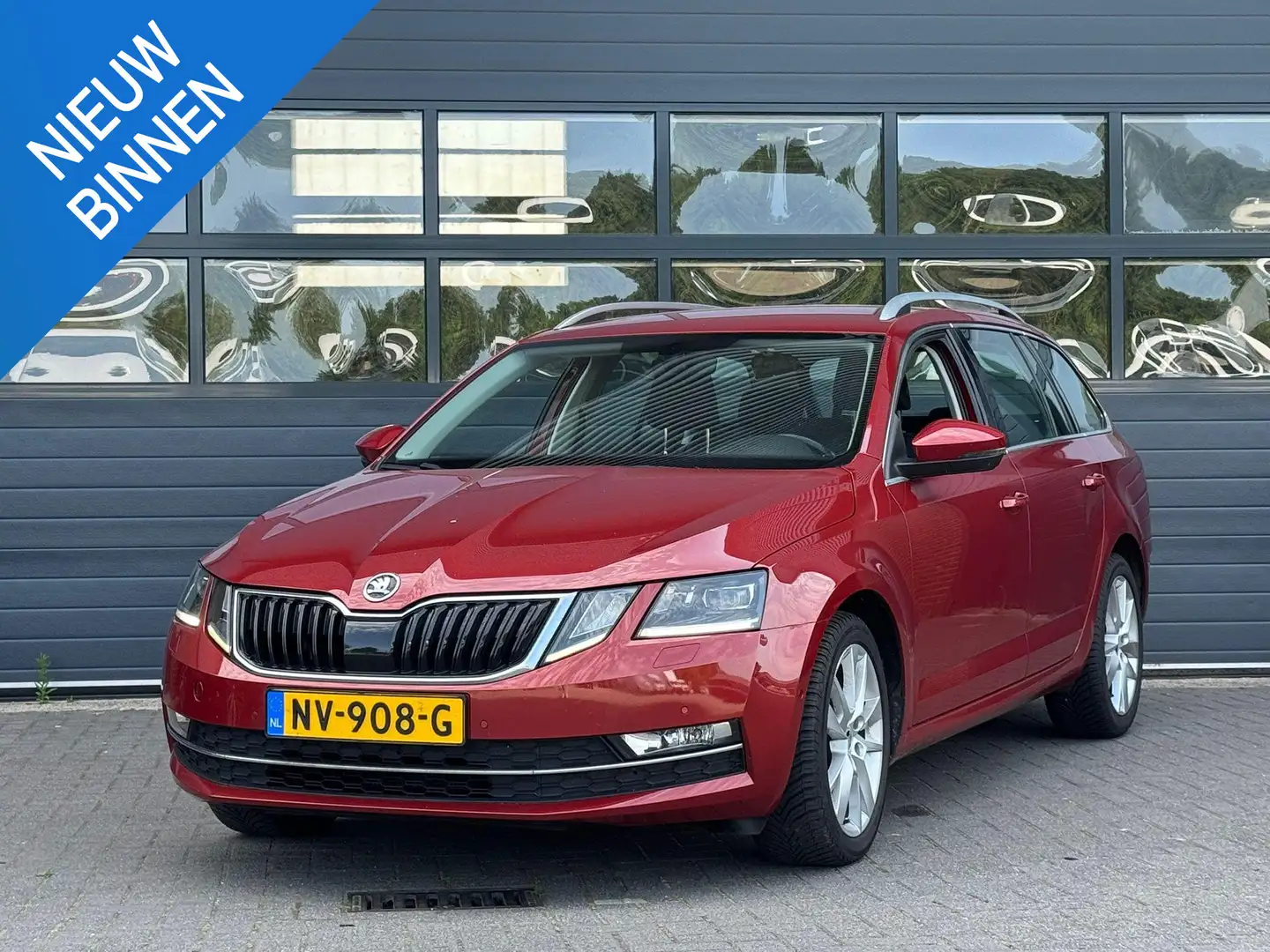 Skoda Octavia COMBI 1.6 TDI GREENTECH STYLE BUSINESS I EXPORTPRI Rood - 1