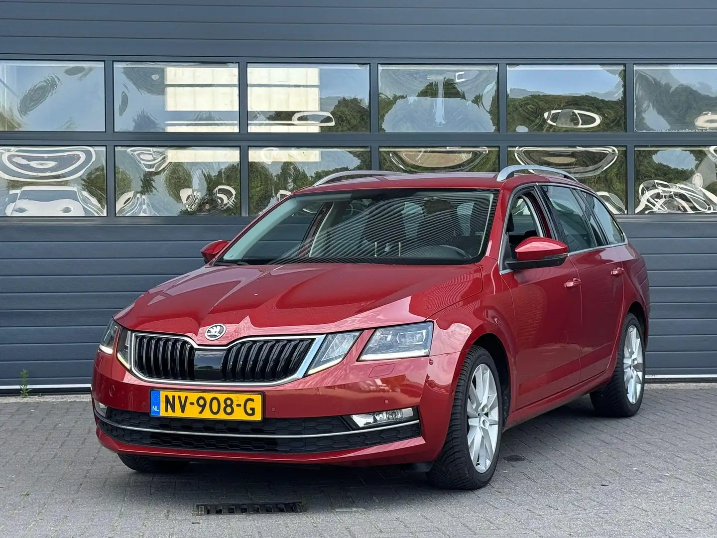 Skoda Octavia COMBI 1.6 TDI GREENTECH STYLE BUSINESS I €8395 NET Rood - 1