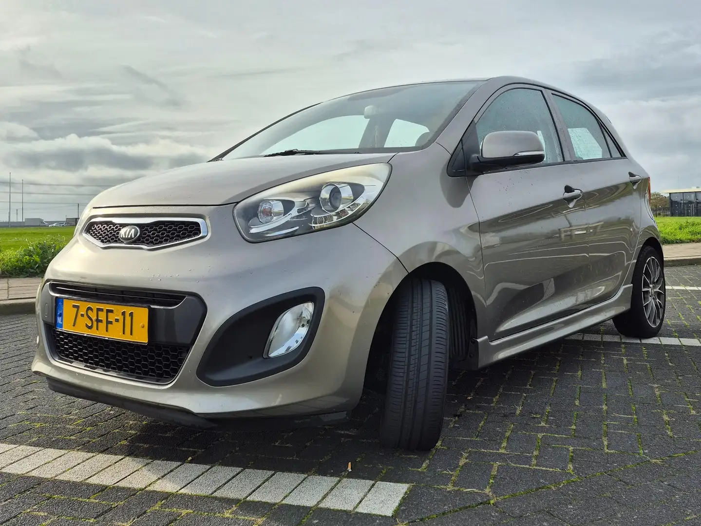 Kia Picanto Picanto 1.0 CVVT ISG Plus P. Gris - 1