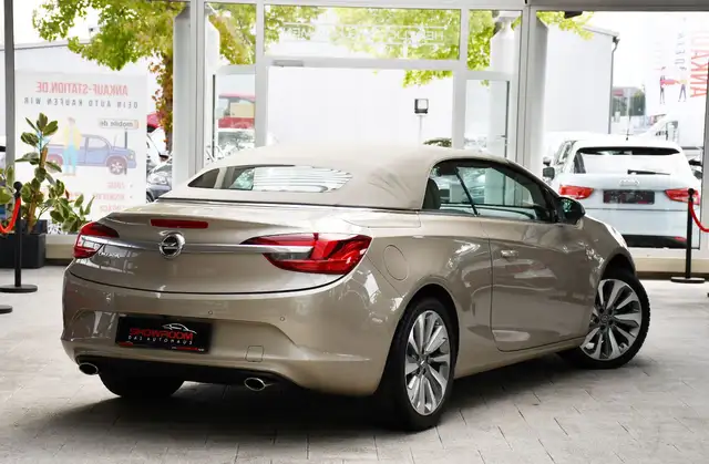 Opel Cascada view 2