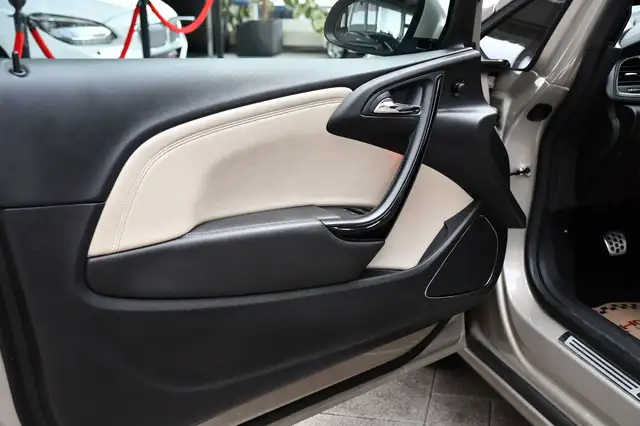 Opel Cascada view 7