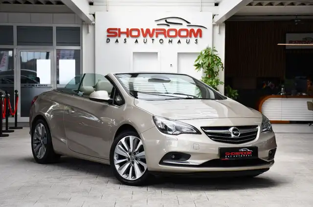 Opel Cascada view 3