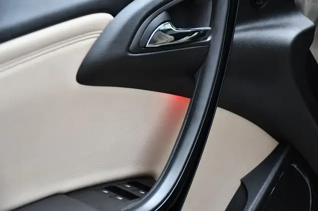 Opel Cascada view 8