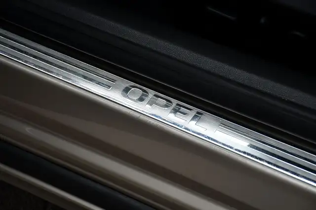 Opel Cascada view 9