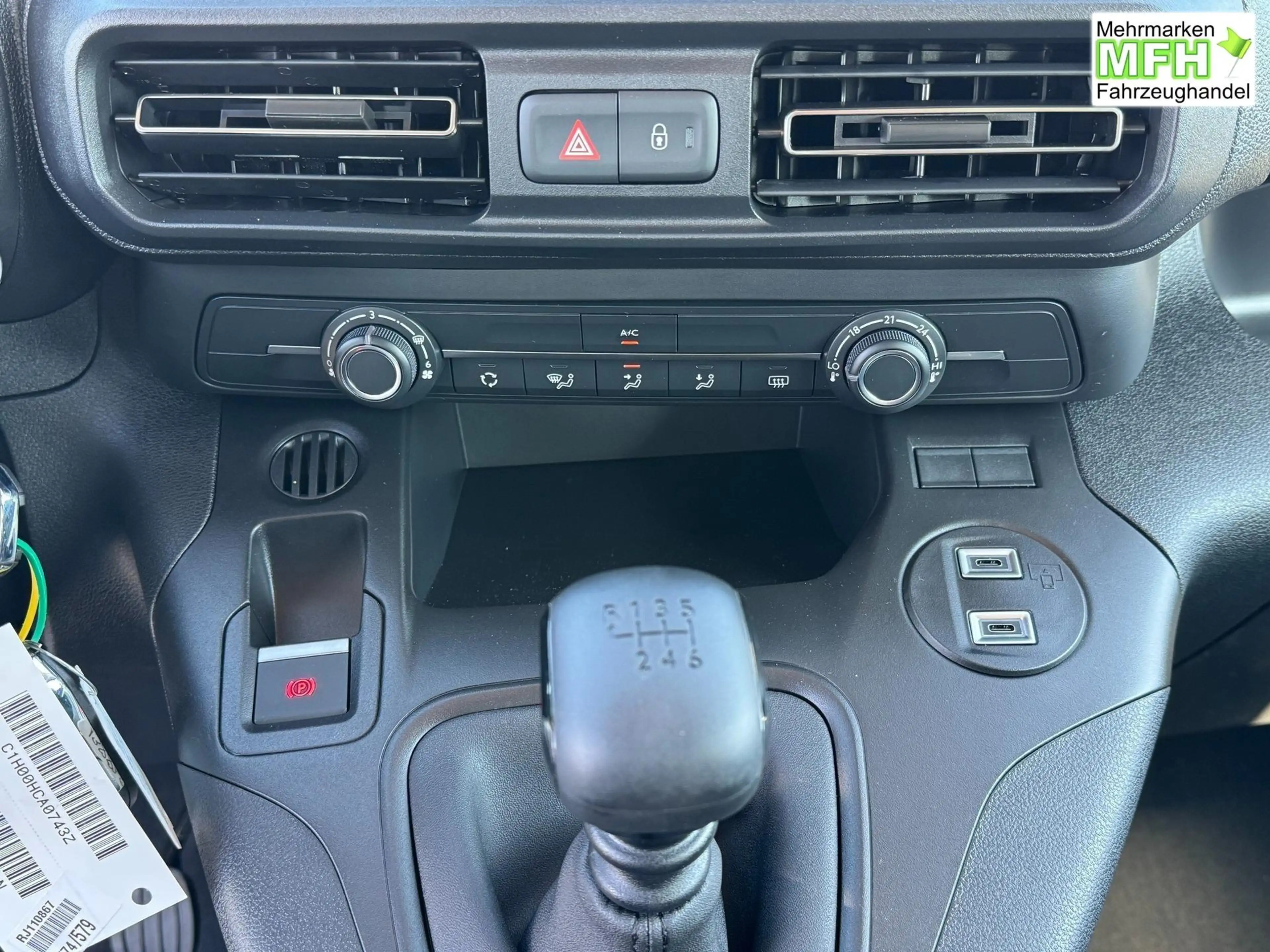 Toyota Proace City Verso 1,2 L2 Business 7 Sitzer Klima Einparkhil... — photo 15