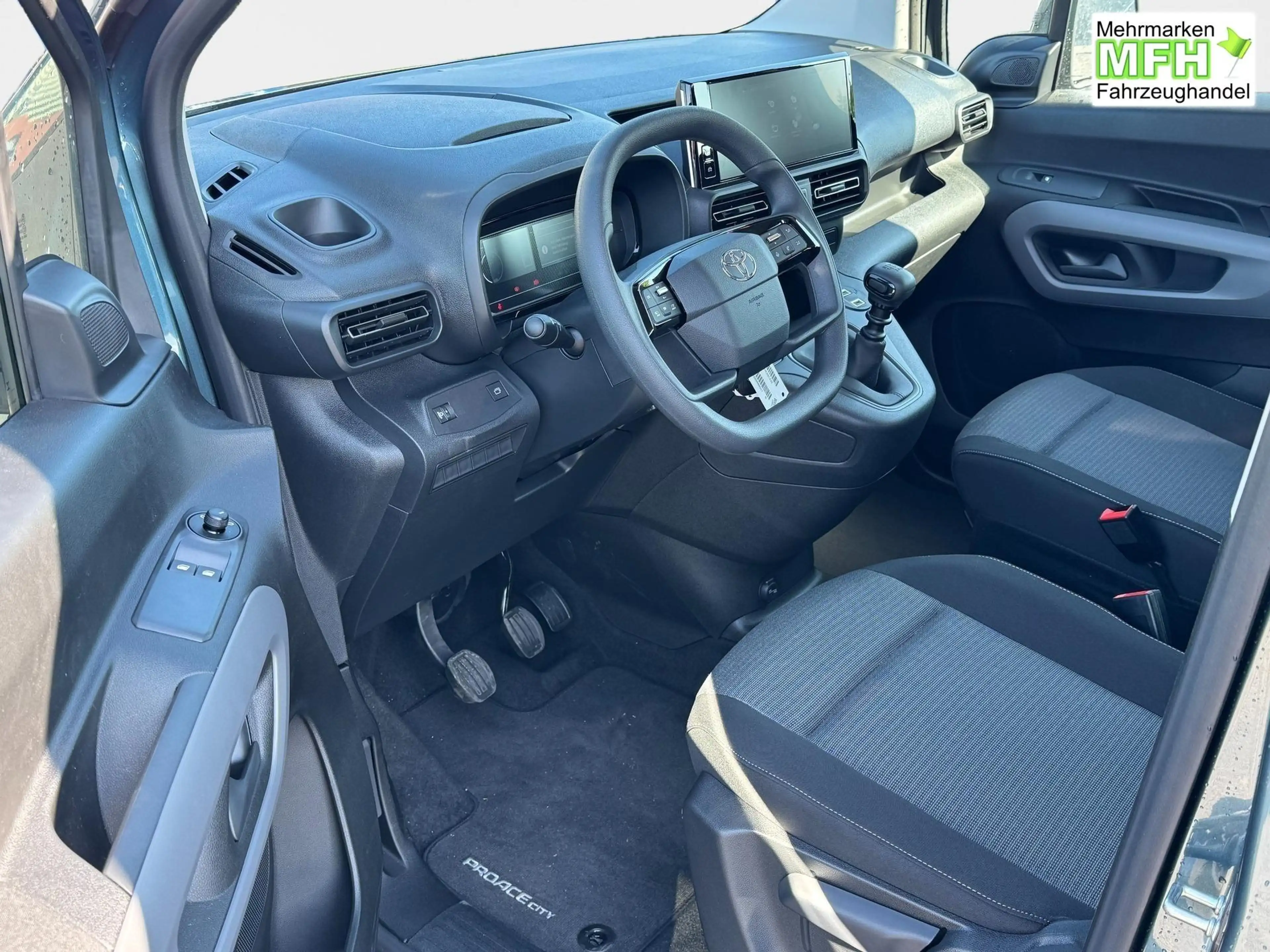 Toyota Proace City Verso 1,2 L2 Business 7 Sitzer Klima Einparkhil... — photo 10