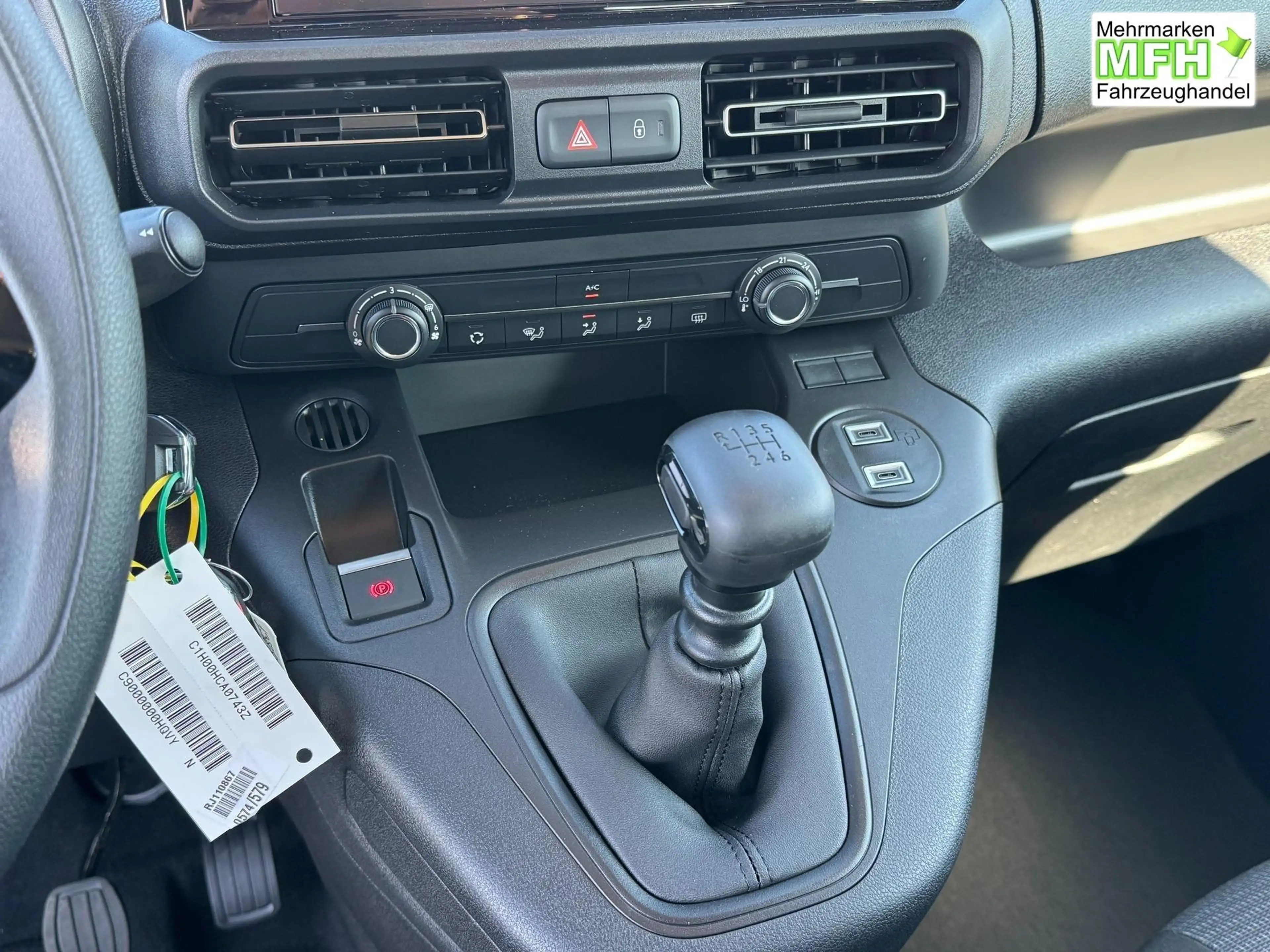 Toyota Proace City Verso 1,2 L2 Business 7 Sitzer Klima Einparkhil... — photo 14