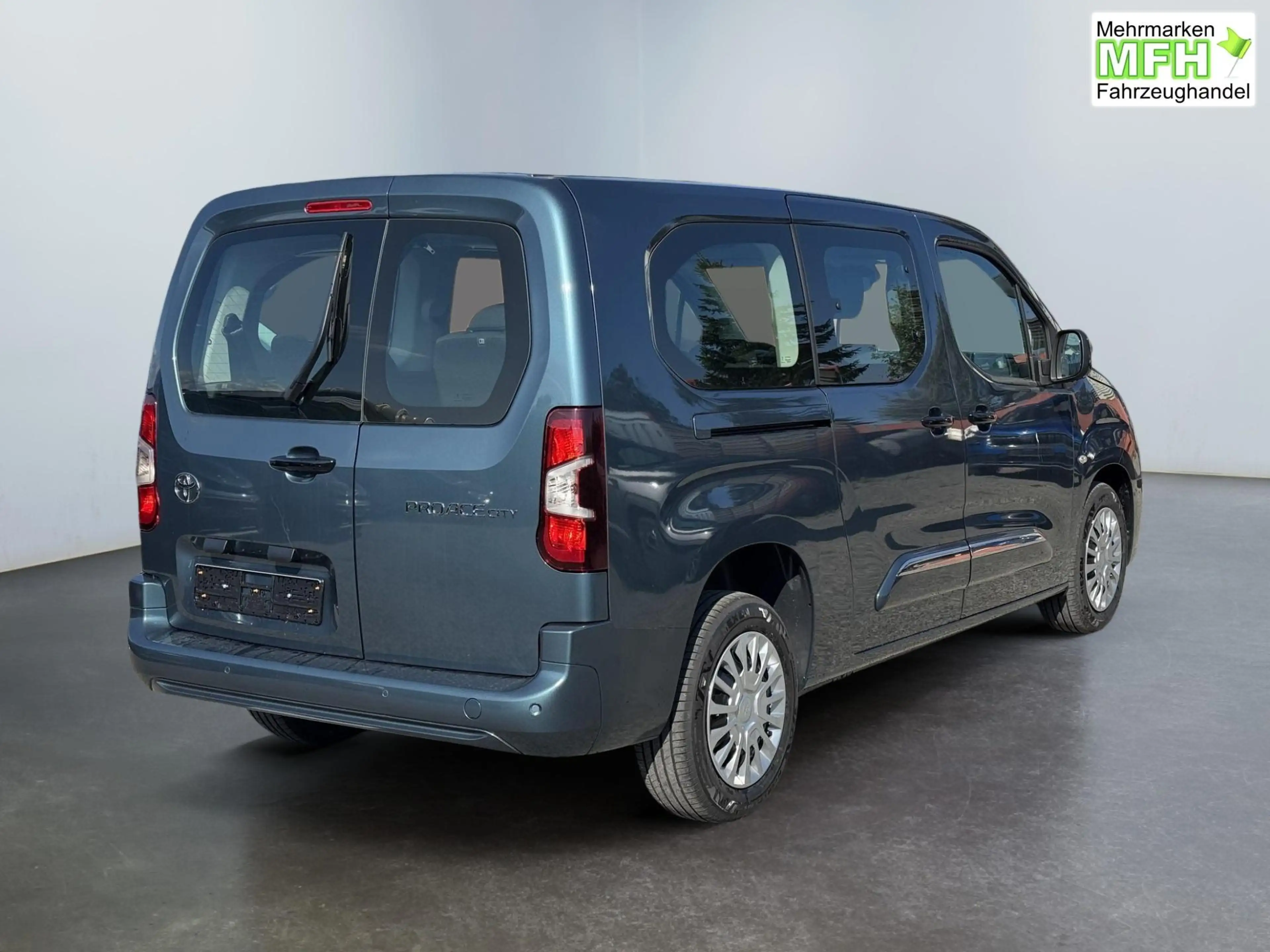 Toyota Proace City Verso 1,2 L2 Business 7 Sitzer Klima Einparkhil... — photo 4