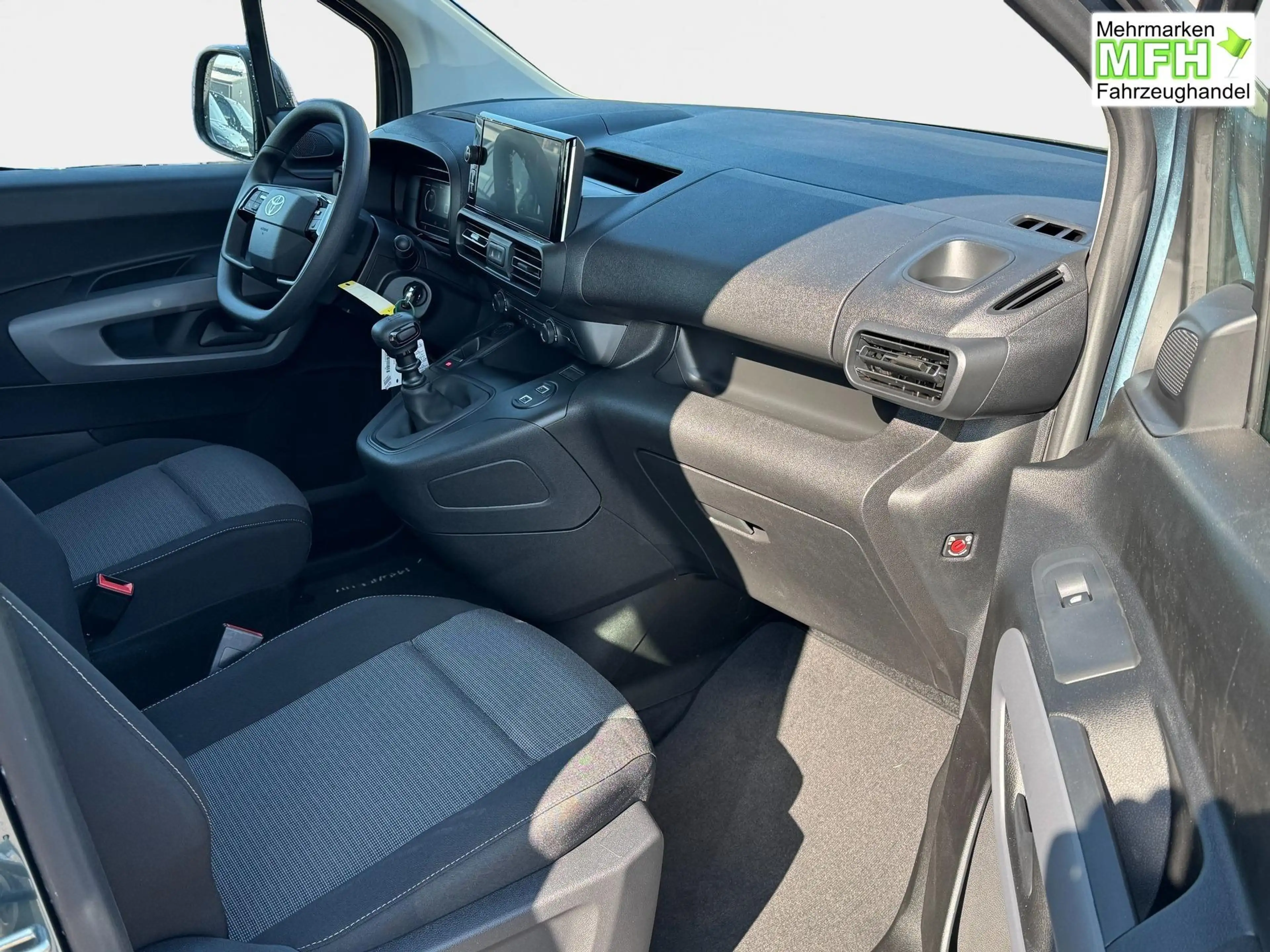 Toyota Proace City Verso 1,2 L2 Business 7 Sitzer Klima Einparkhil... — photo 8