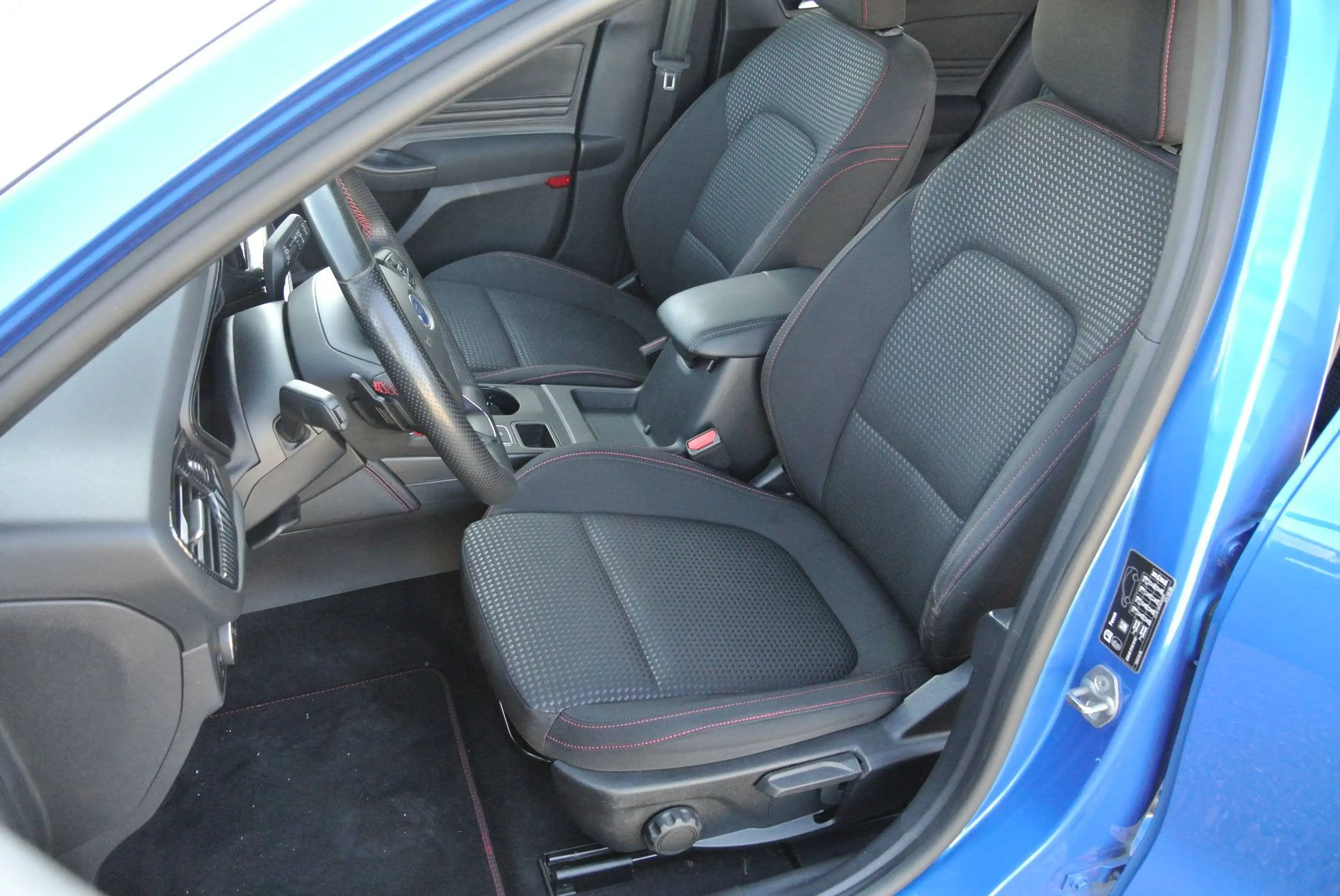 Ford Focus Turnier 1.5 EcoBlue Aut. ** ST-Line X ** LED * NAVI *KAMERA — photo 10