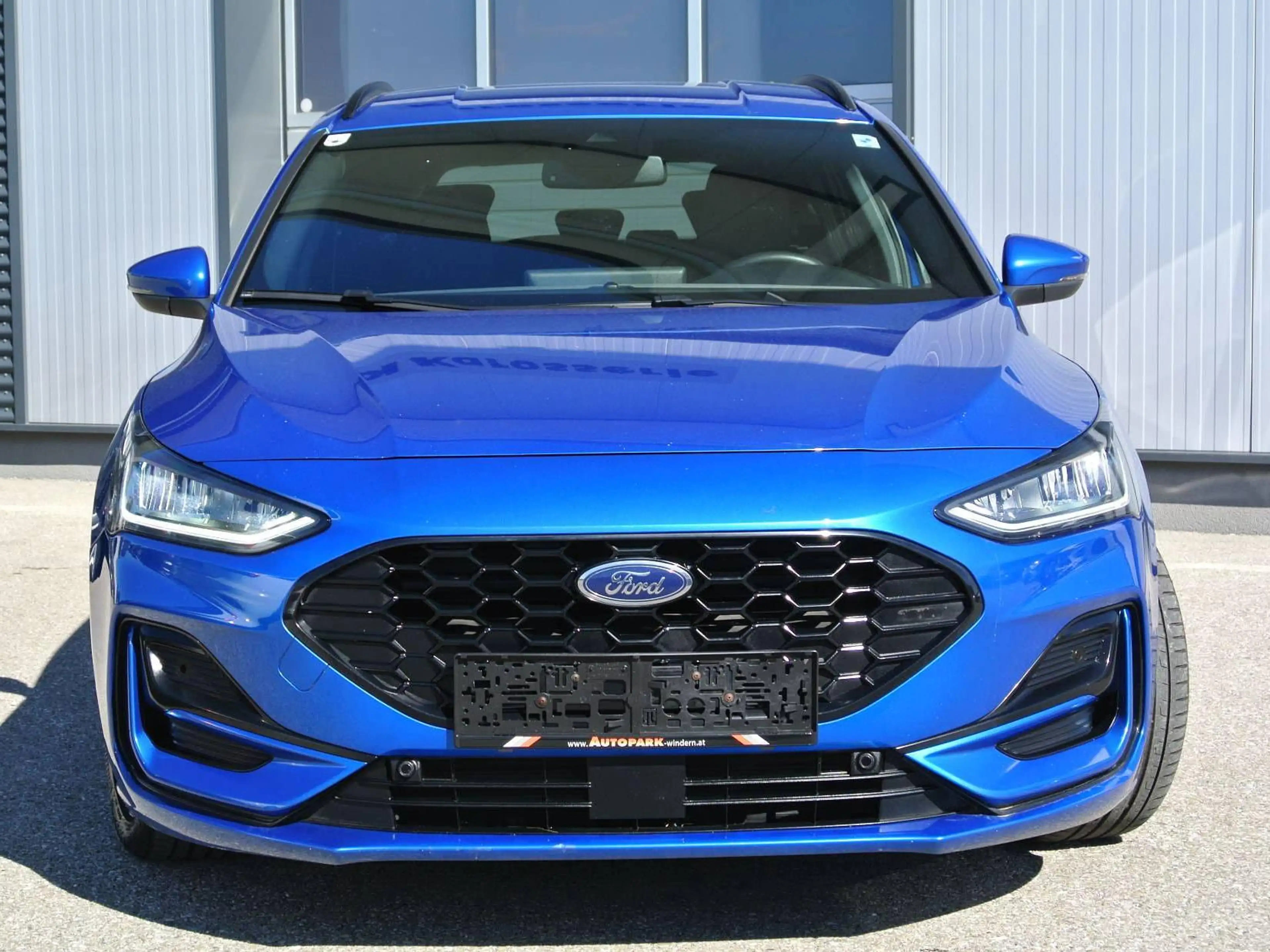 Ford Focus Turnier 1.5 EcoBlue Aut. ** ST-Line X ** LED * NAVI *KAMERA — photo 3