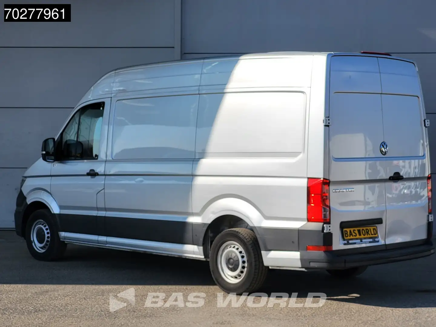 Volkswagen Crafter 140pk L2H2 Airco Cruise Carplay Parkeersensoren L2 Zilver - 2