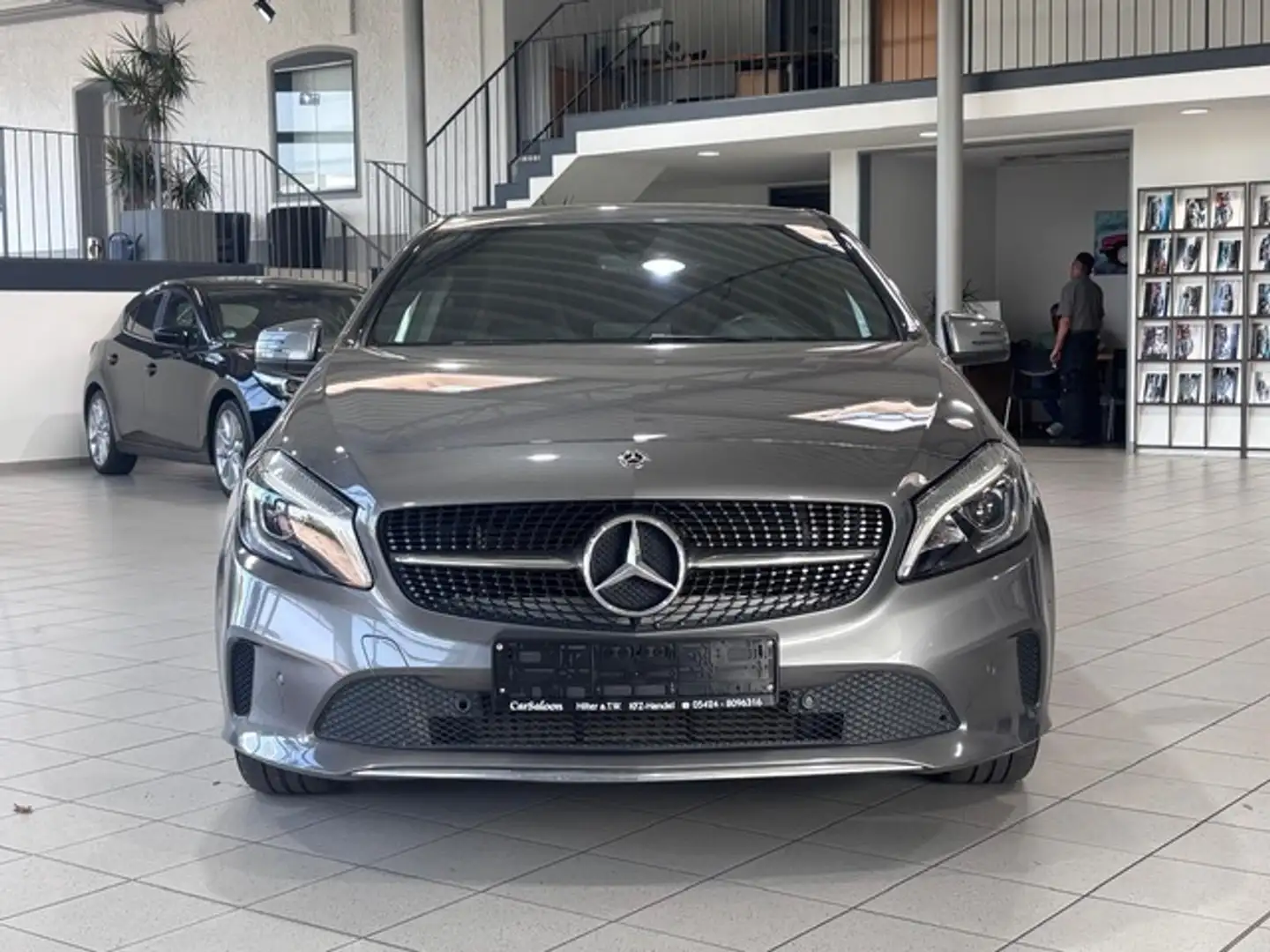 Mercedes-Benz A 180 BlueEfficiency Grau - 1