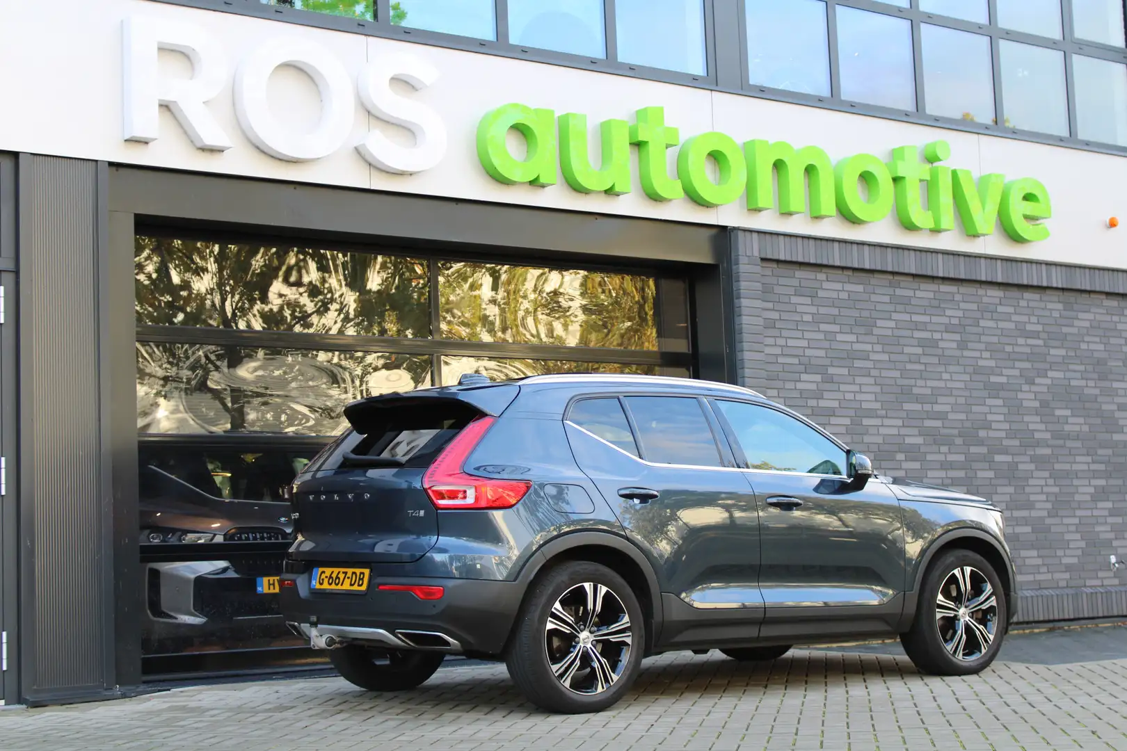 Volvo XC40 2.0 T4 Inscription | NAP! | PANO | ACC | 360 | ACH Blauw - 2