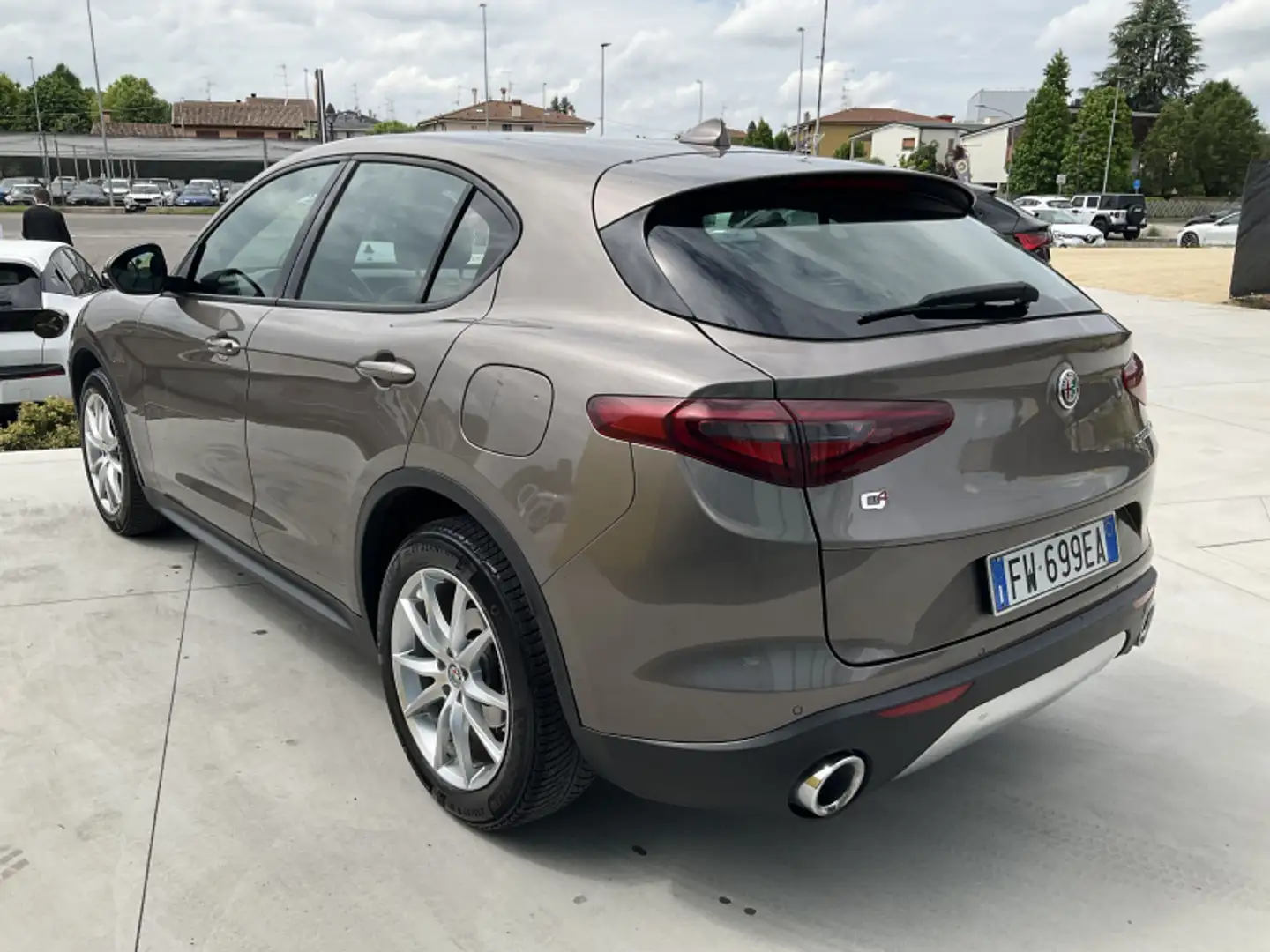 Alfa Romeo Stelvio 2.2 Turbodiesel 210 CV AT8 Q4 Business Marrón - 2