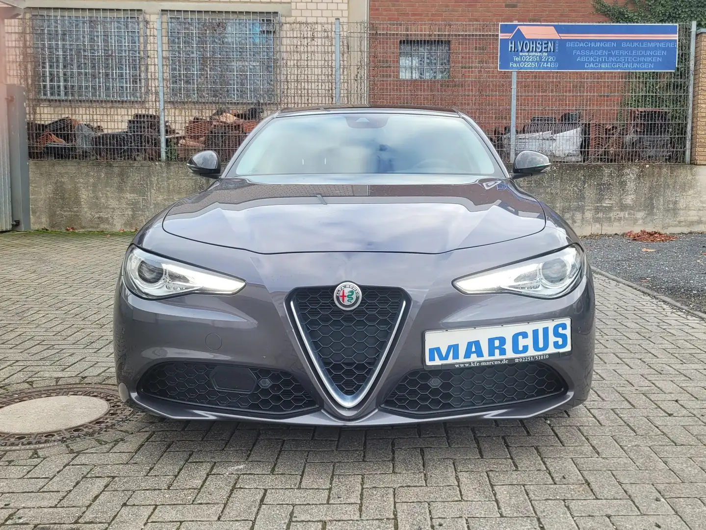 Alfa Romeo Giulia Basis Grau - 2