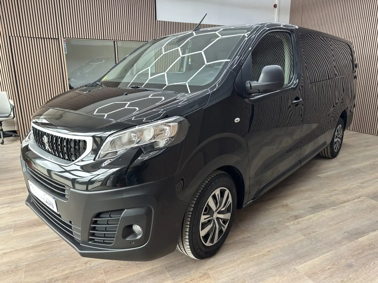 Peugeot Expert Fg. Standard 2.0BlueHDi S&S Prem. Aut. 180 Zwart - 2