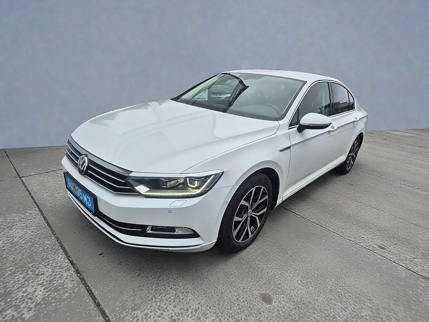 Volkswagen Passat Comfortline 2,0 TDI 4Motion 1 Besitz Weiß - 1