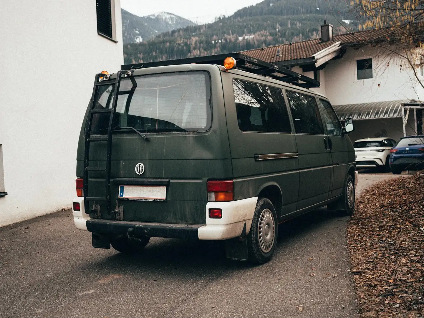 Volkswagen T4 Caravelle Caravelle 3-3-3 Syncro lg. Grün - 2