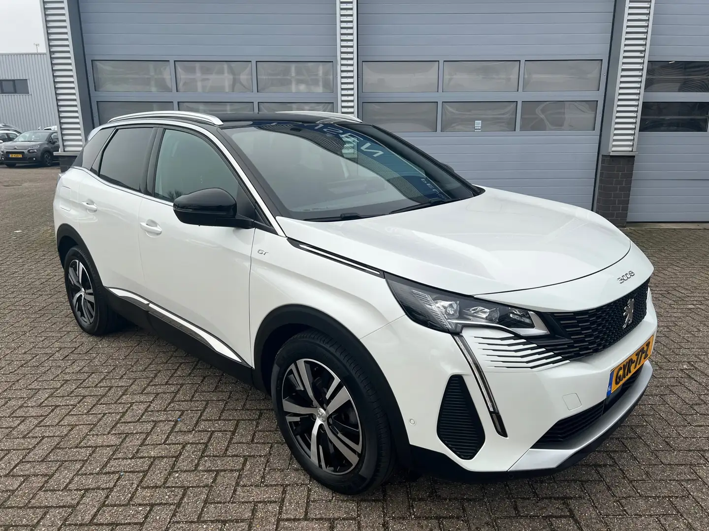 Peugeot 3008 1.6 180PK PureTech GT | Automaat | Trekhaak |Navig Wit - 2