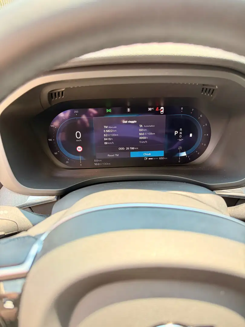 Volvo XC60 XC60 2.0 b4 Plus Dark auto Grigio - 2