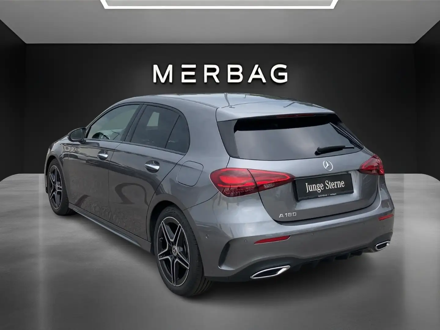 Mercedes-Benz A 180 Österreich-Edition AMG Line Grau - 2