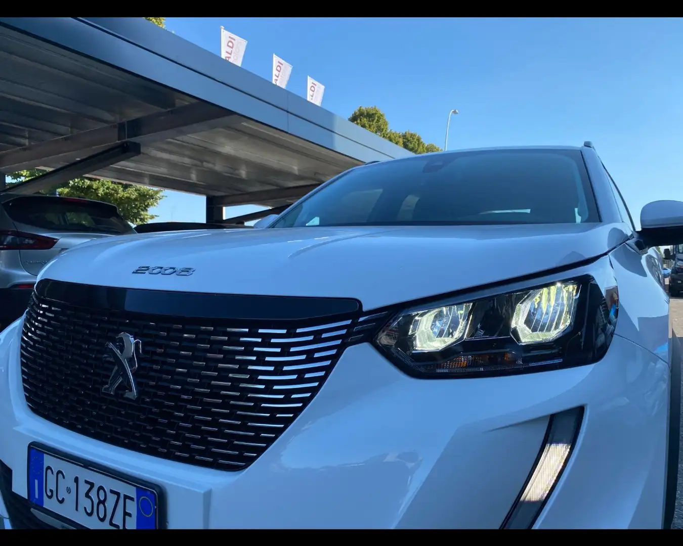 Peugeot 2008 1.2 PureTech Allure Navi Pack Blanc - 2