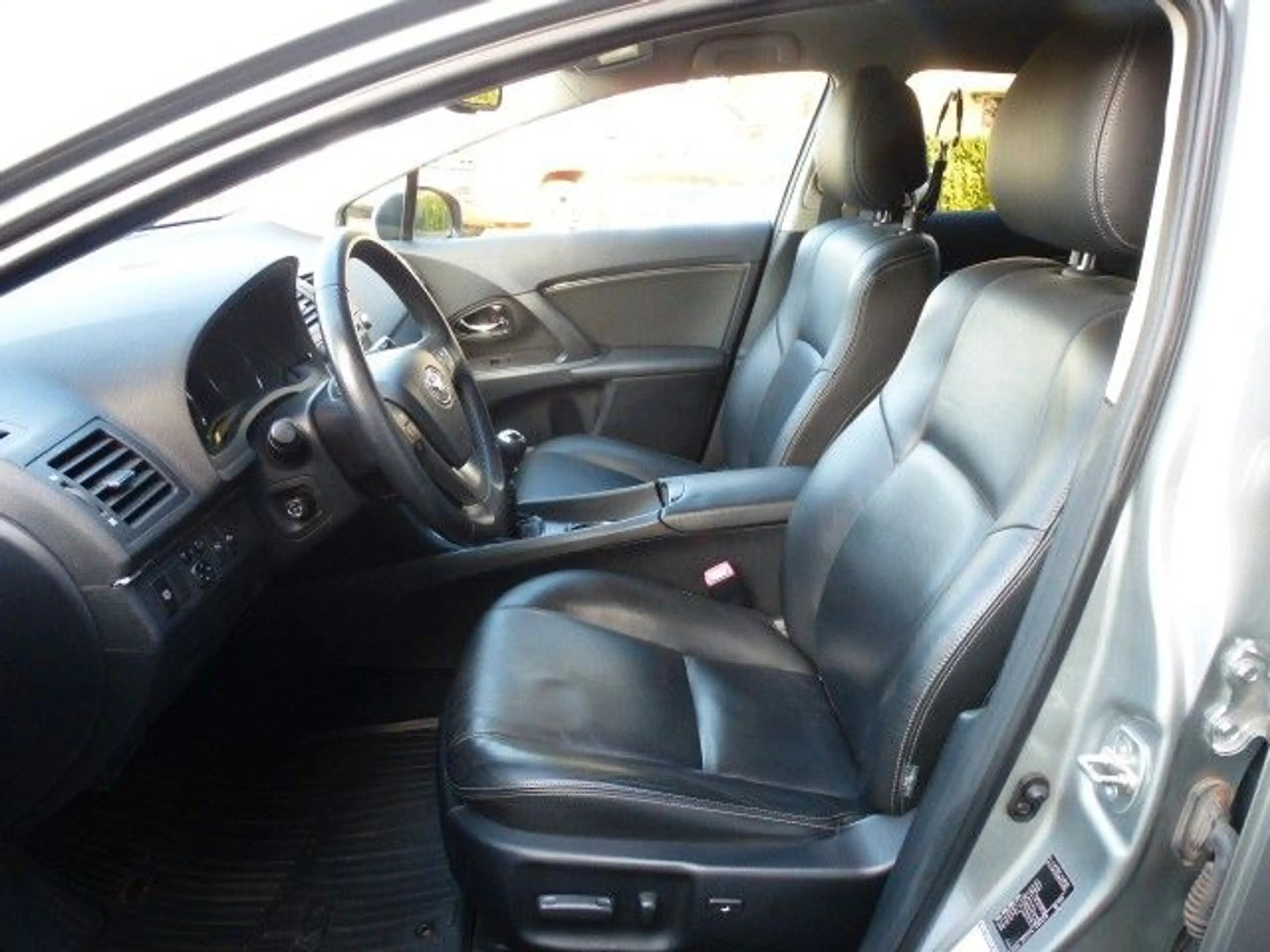 Toyota Avensis 1.8 Kombi Executive Leder Xenon Scheckh. — photo 15