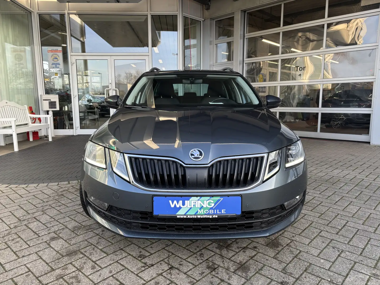 Skoda Octavia Kombi 1.5 TSI Soleil LED NAVI CAM SHZ Grau - 2