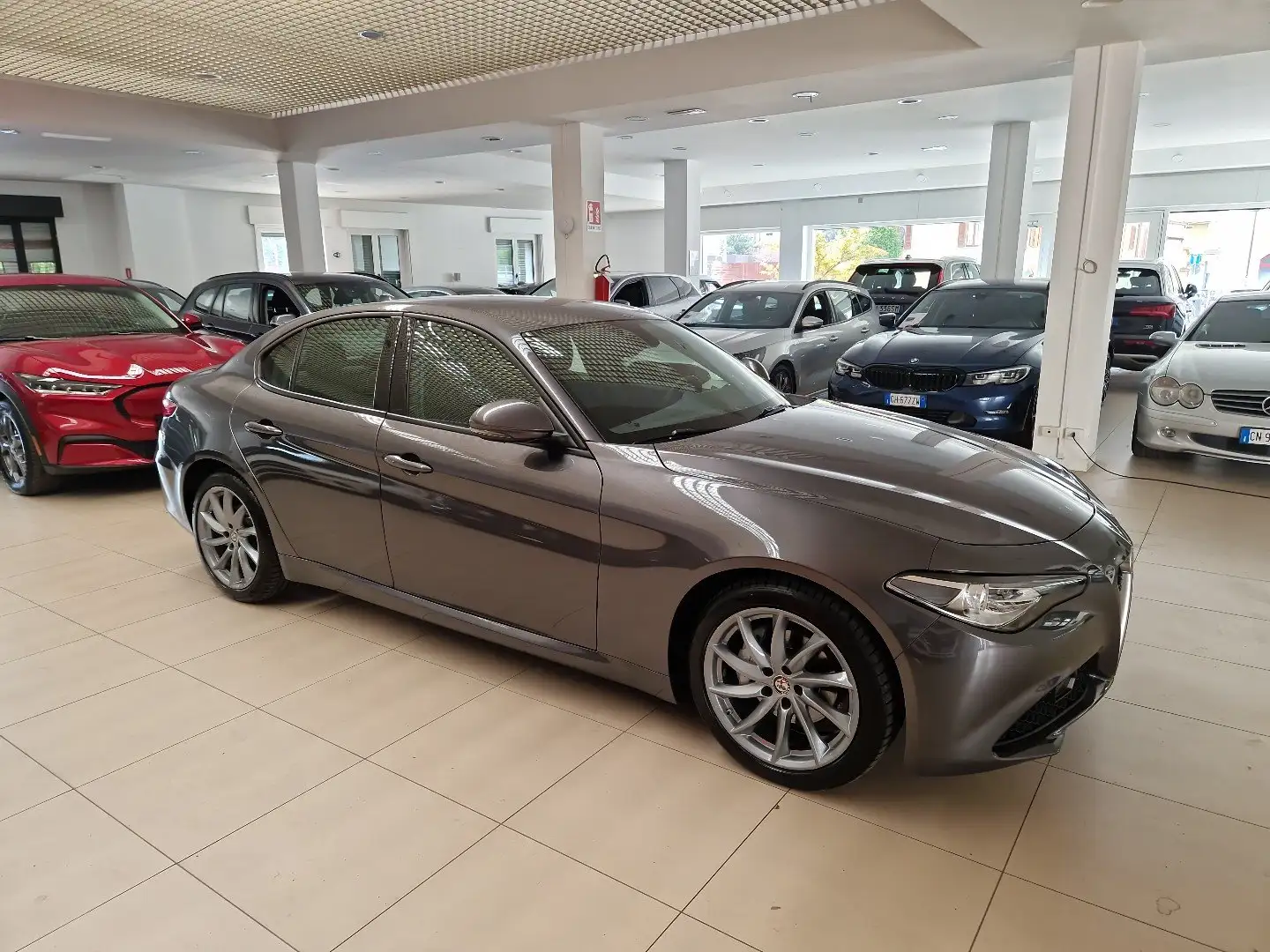Alfa Romeo Giulia 2.2 Turbo 190cv AT8 Navi Xeno Keyless Cerchi 18” Gris - 2