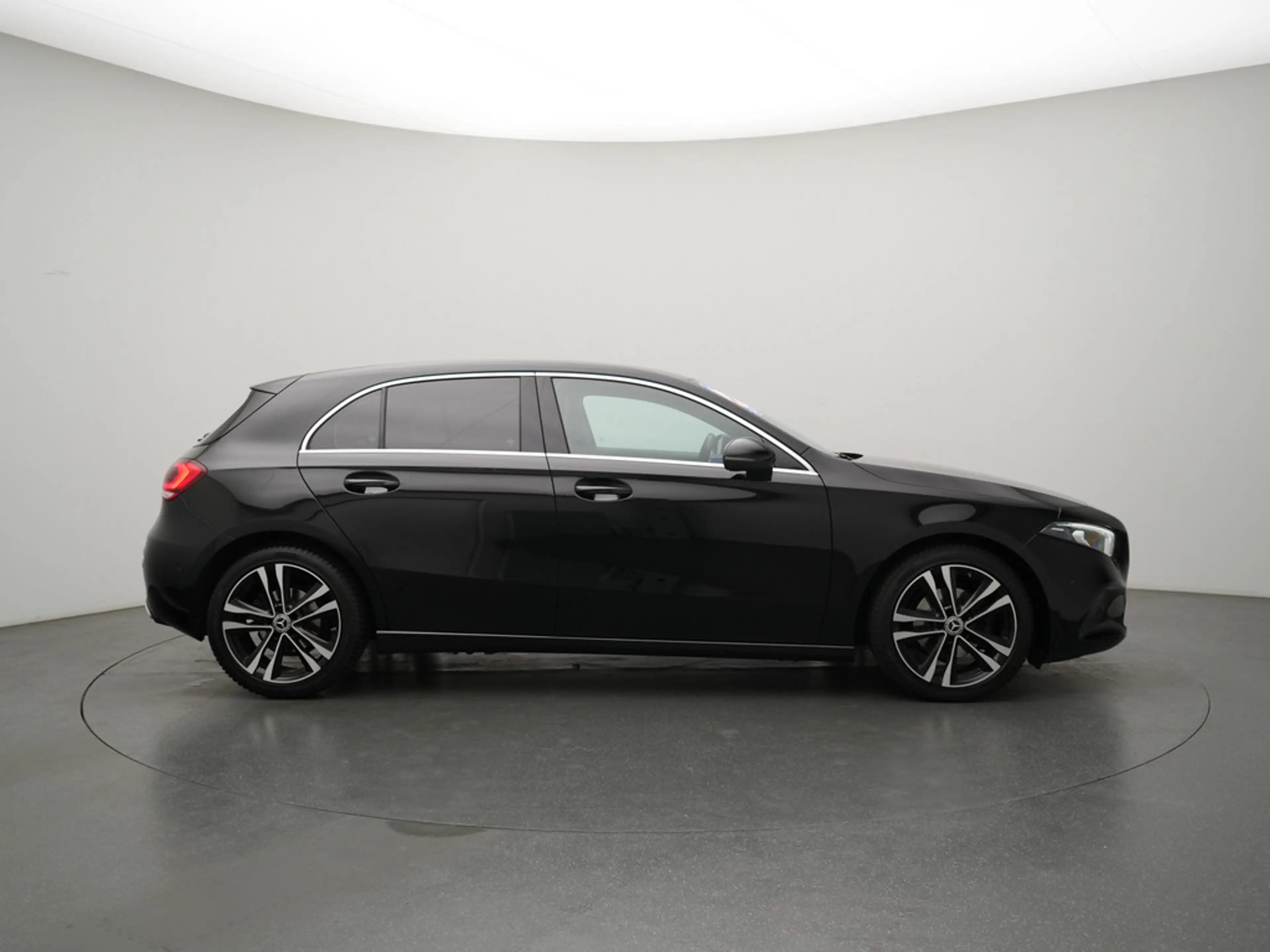 Mercedes-Benz A 180 Edition 19 VIRT NAVI SHZ LED KLIMA PTS — photo 3