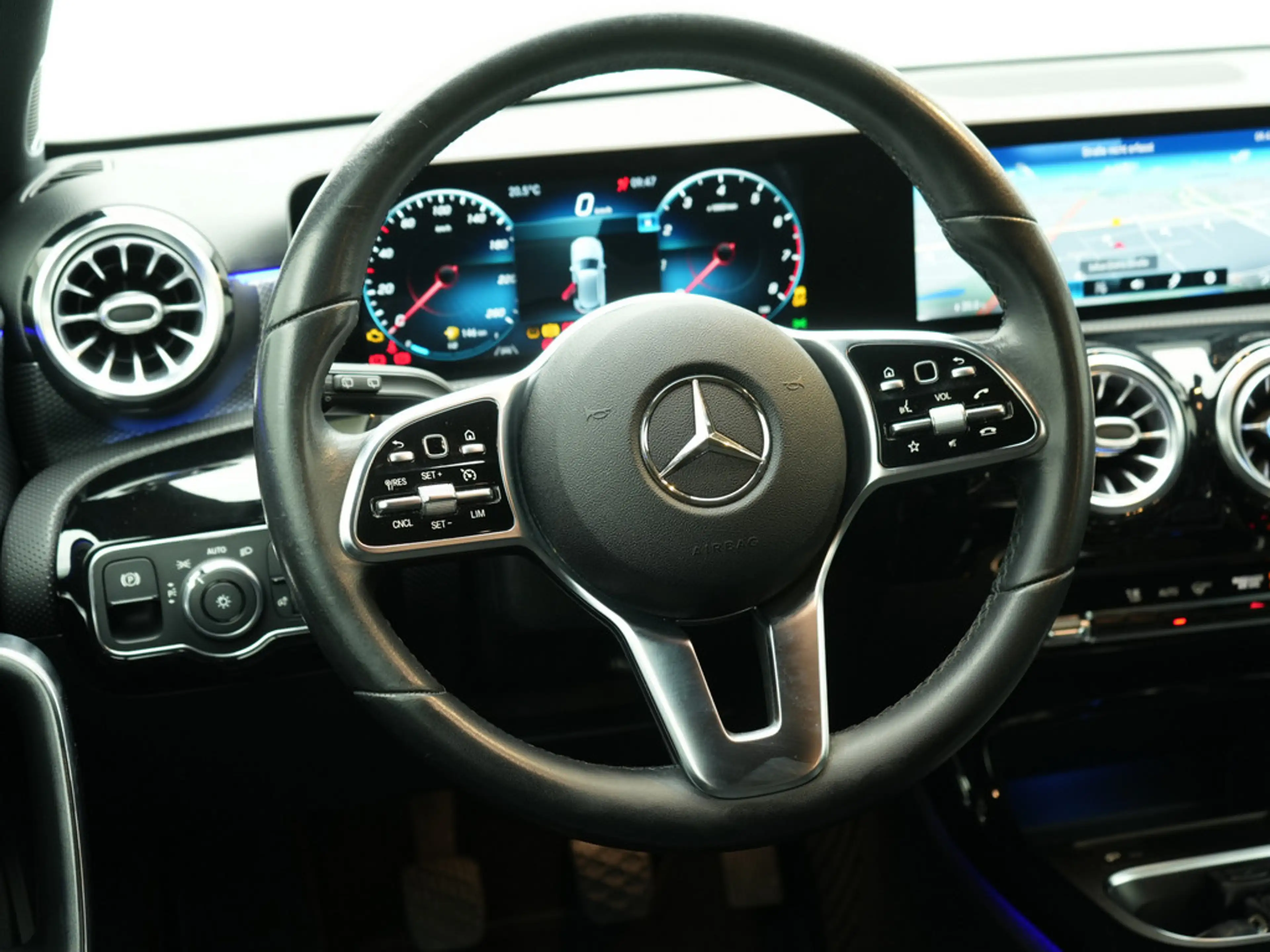 Mercedes-Benz A 180 Edition 19 VIRT NAVI SHZ LED KLIMA PTS — photo 11