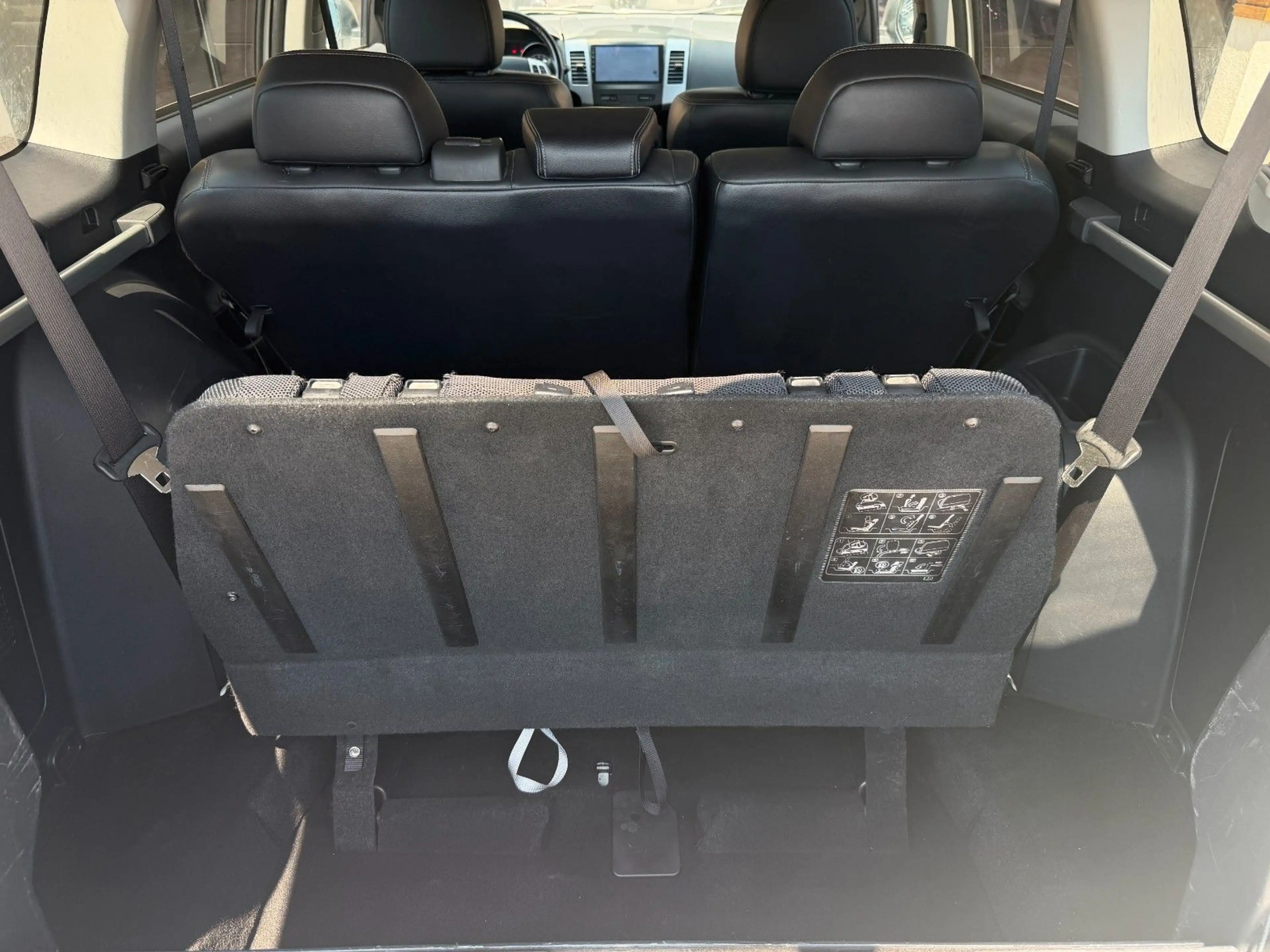 Peugeot 4007 Platinum 7-SITZER / TÜV & SERVICE NEU — photo 12